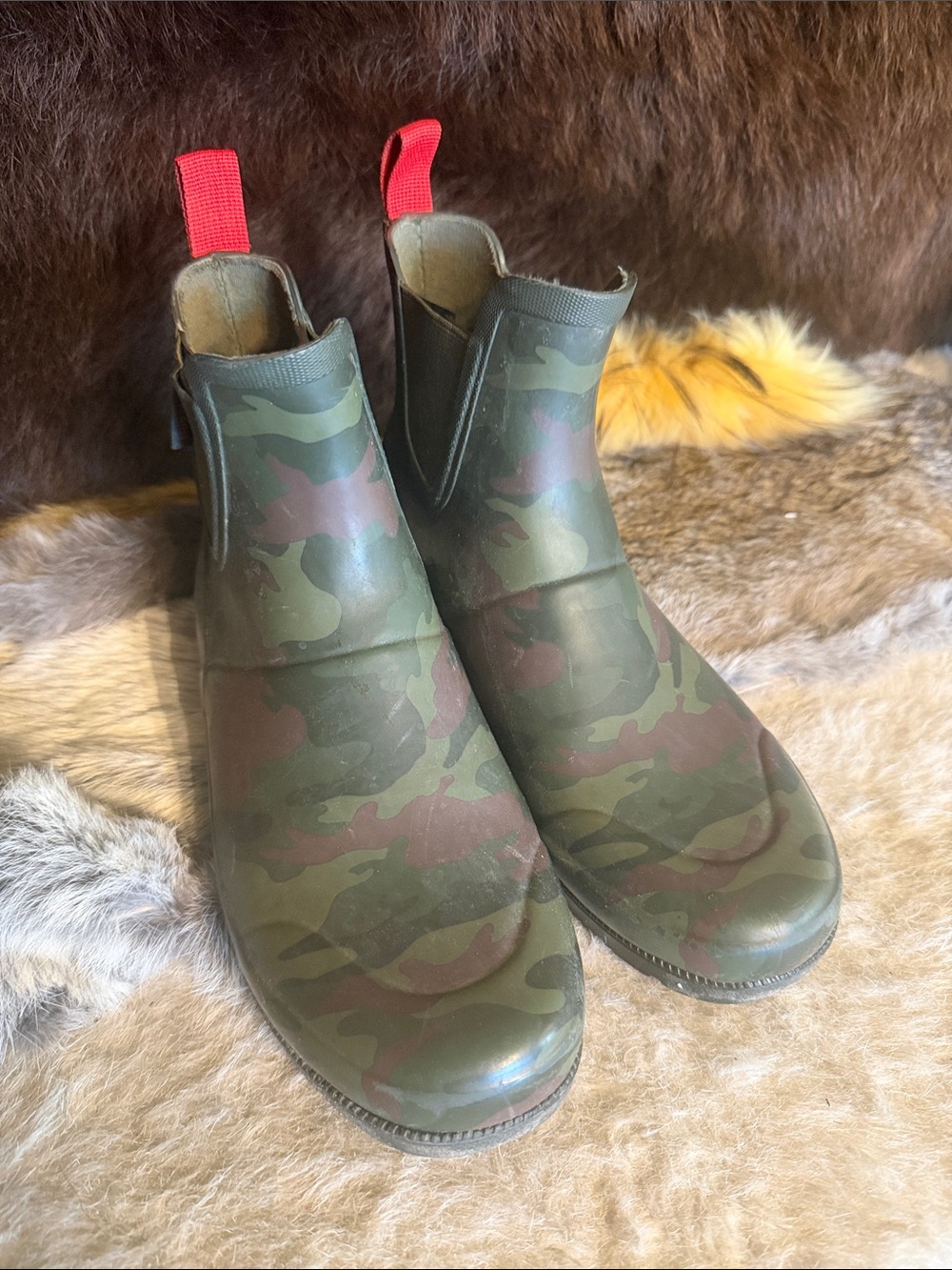 Tretorn Camo Chelsea Rain Boots with Red Pull Tabs 8.5 (1975)